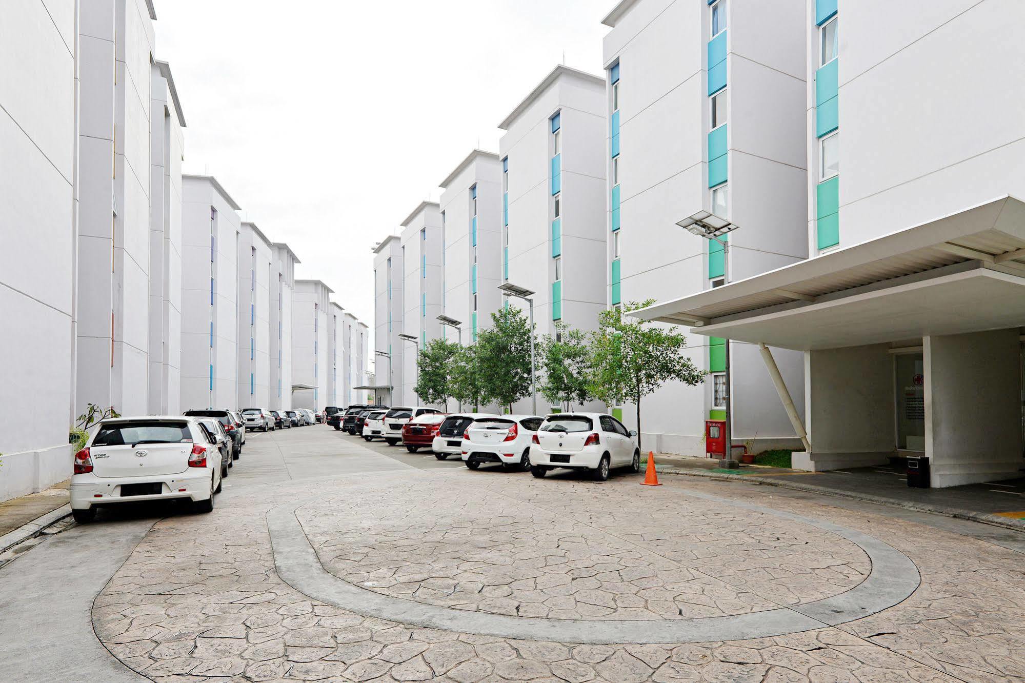 Zen Rooms Basic Tangerang Aeropolis Ngoại thất bức ảnh