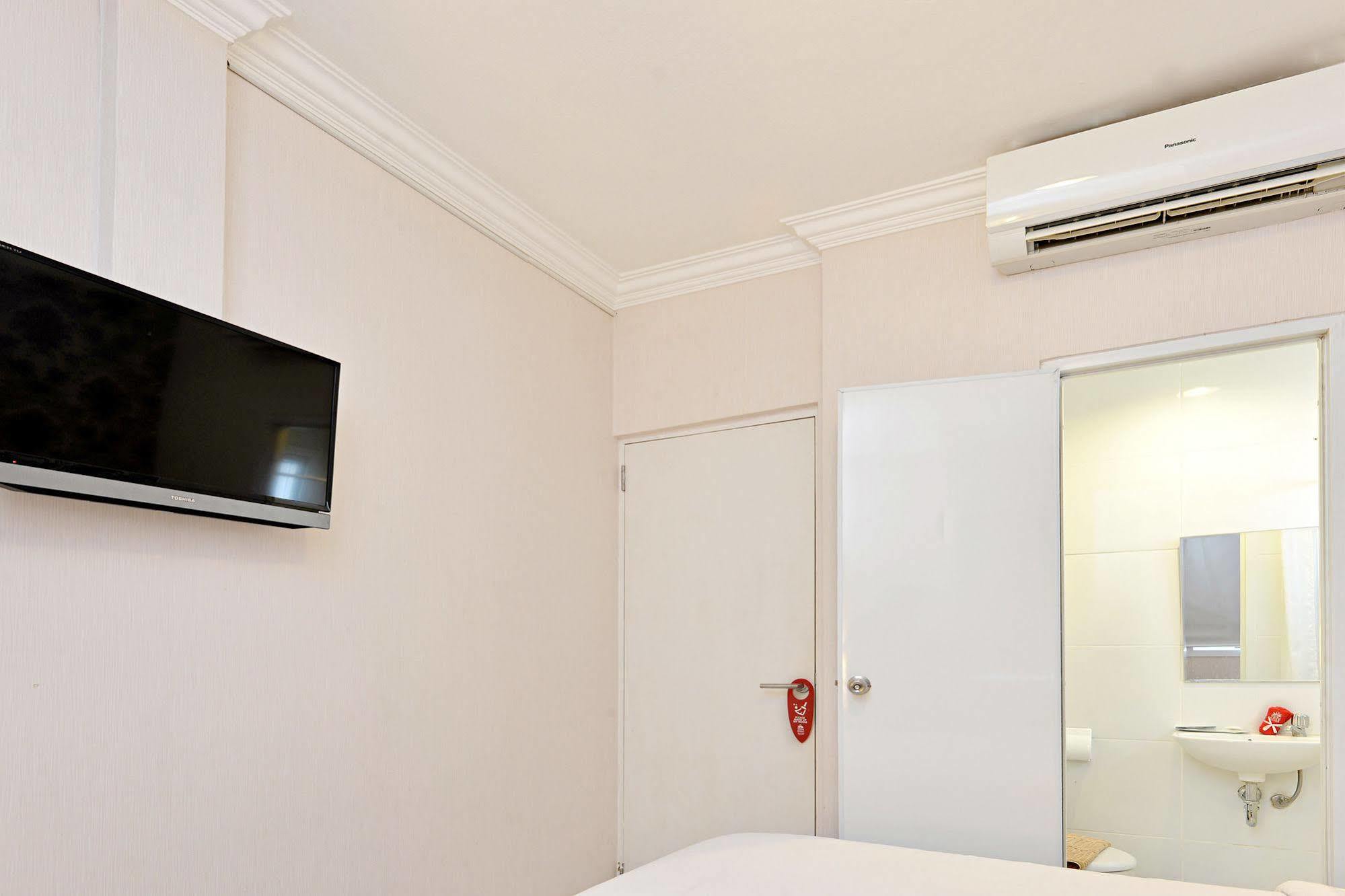 Zen Rooms Basic Tangerang Aeropolis Ngoại thất bức ảnh
